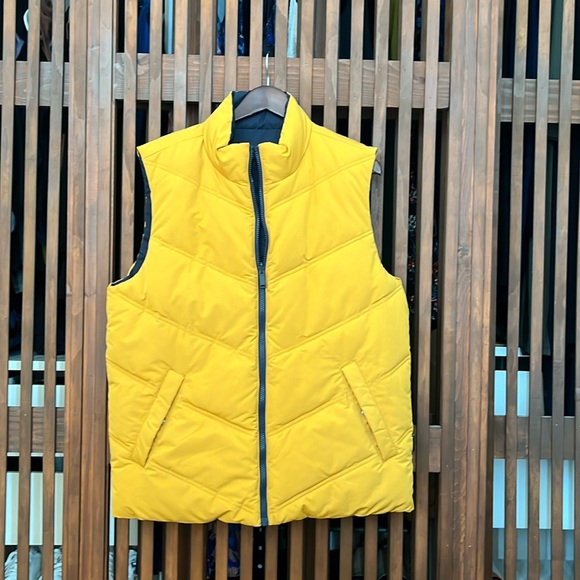 Reversable yellow and navy blue vest - Picture 1 of 6